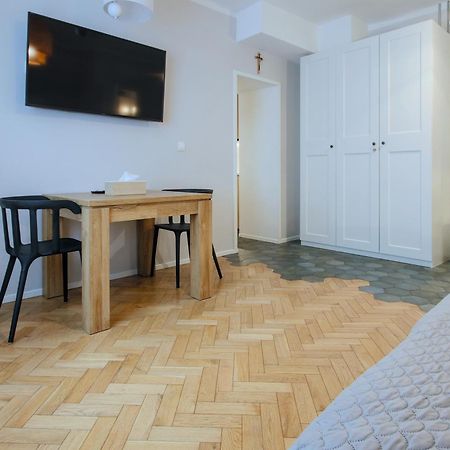 Kana - Stylish Apartment In Krakow Pomorska - Close, Wifi, Smart Tv Luaran gambar